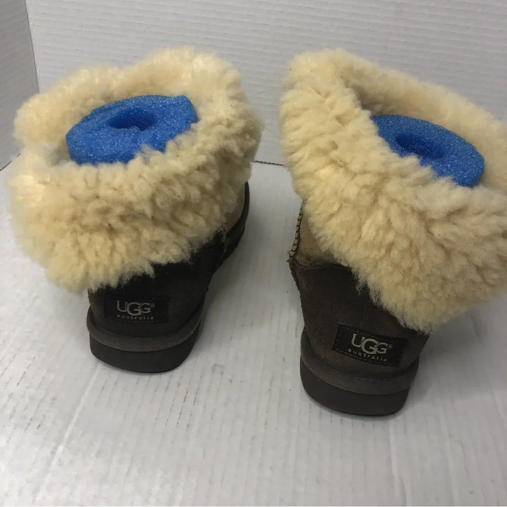 UGG AUSTRALIA Boots Size 5 Beige Bailey Button 5838 Womens Pull On Winter